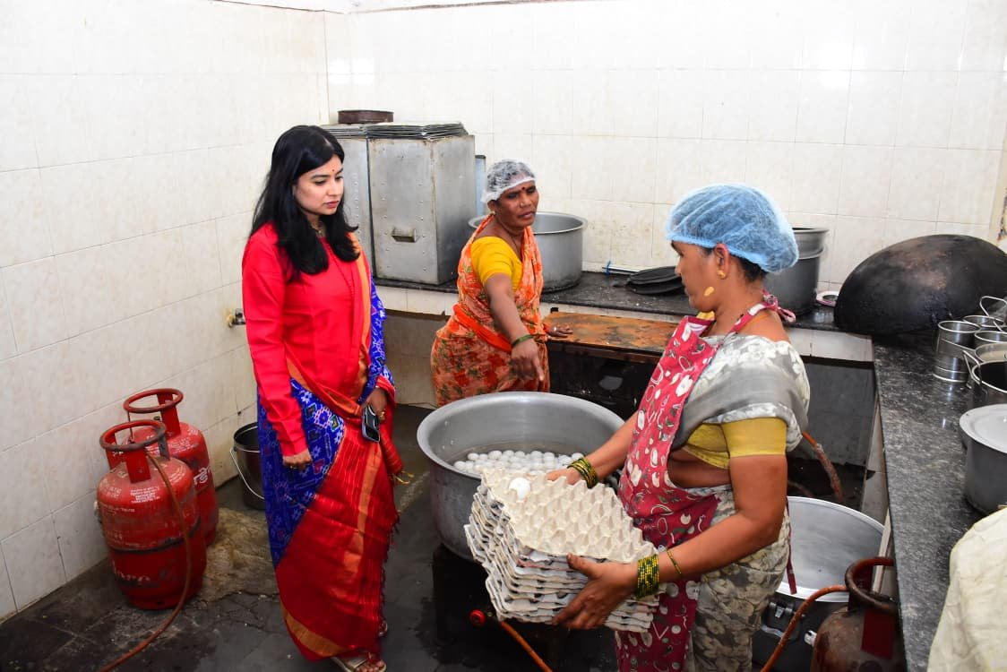 శ్రద్ధగా చదవాలి.. ఉన్నత స్థానాల్లో స్థిరపడాలి  కలెక్టర్ గరిమ అగ్రవాల్ రాజన్న సిరిసిల్ల జిల్లా